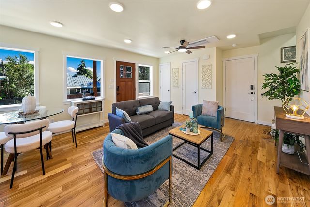 330 NE Elk Place, Seattle, WA 98115