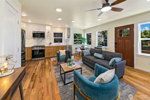 330 NE Elk Place, Seattle, WA 98115