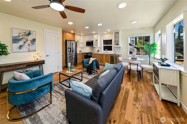 330 NE Elk Place, Seattle, WA 98115