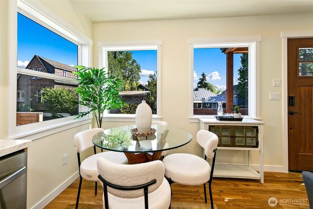 330 NE Elk Place, Seattle, WA 98115