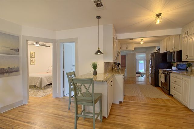 9030 San Benito Way, Dallas, TX 75218