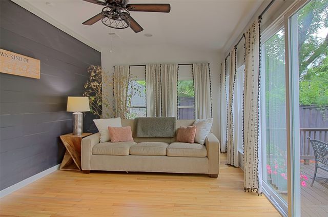 9030 San Benito Way, Dallas, TX 75218
