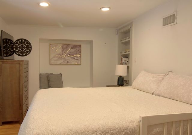9030 San Benito Way, Dallas, TX 75218