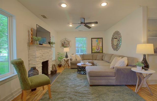 9030 San Benito Way, Dallas, TX 75218