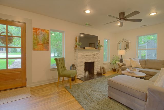 9030 San Benito Way, Dallas, TX 75218