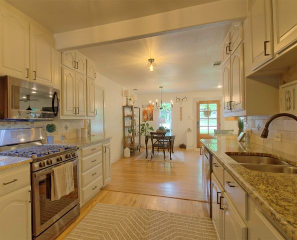 9030 San Benito Way, Dallas, TX 75218