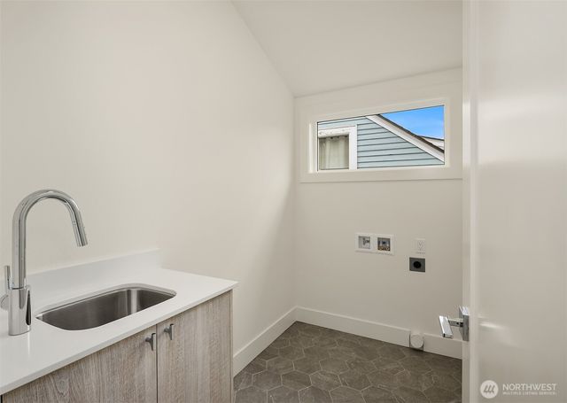 4411 1st Avenue NE, Seattle, WA 98105