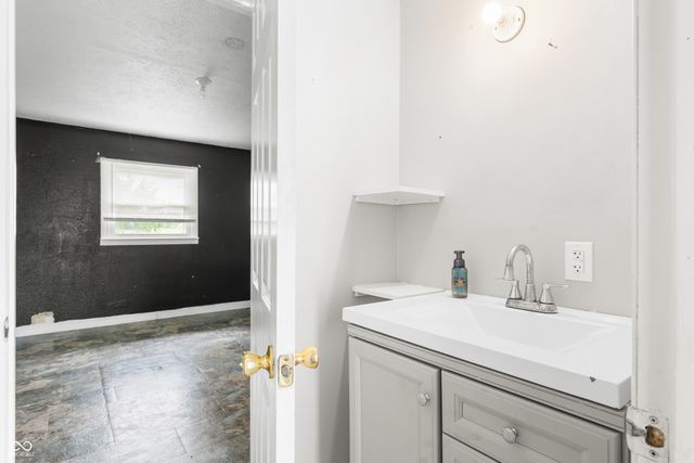 1647 N County Road 425 E, Avon, IN 46123