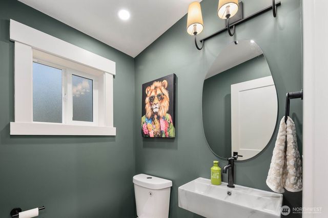 32922 SE Kuzak Road, Enumclaw, WA 98022