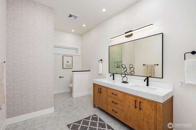 32922 SE Kuzak Road, Enumclaw, WA 98022