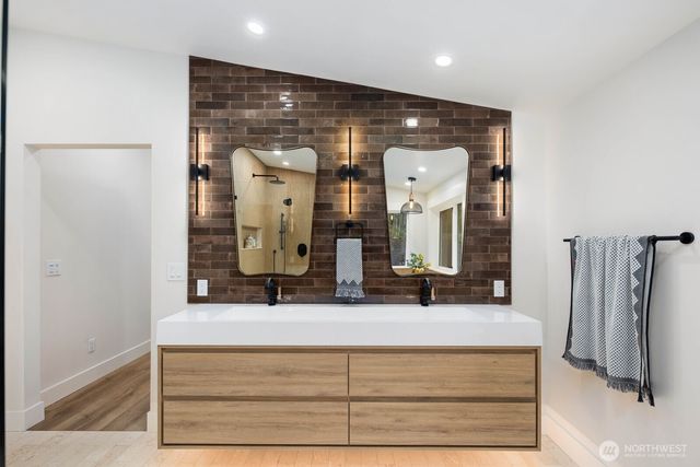 32922 SE Kuzak Road, Enumclaw, WA 98022