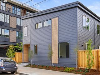 4920 Se Caruthers St 2, Portland, OR 97215