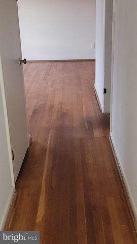 10914 WOODHAVEN DR, Fairfax, VA 22030