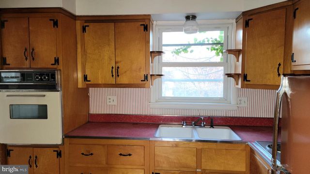 10914 WOODHAVEN DR, Fairfax, VA 22030