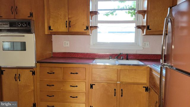 10914 WOODHAVEN DR, Fairfax, VA 22030