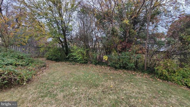 10914 WOODHAVEN DR, Fairfax, VA 22030