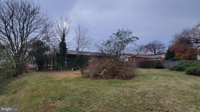 10914 WOODHAVEN DR, Fairfax, VA 22030