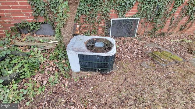 10914 WOODHAVEN DR, Fairfax, VA 22030