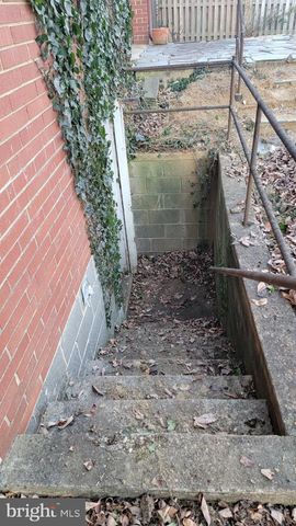 10914 WOODHAVEN DR, Fairfax, VA 22030