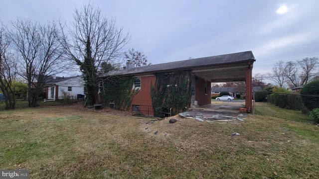 10914 WOODHAVEN DR, Fairfax, VA 22030