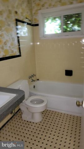 10914 WOODHAVEN DR, Fairfax, VA 22030