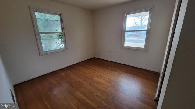 10914 WOODHAVEN DR, Fairfax, VA 22030