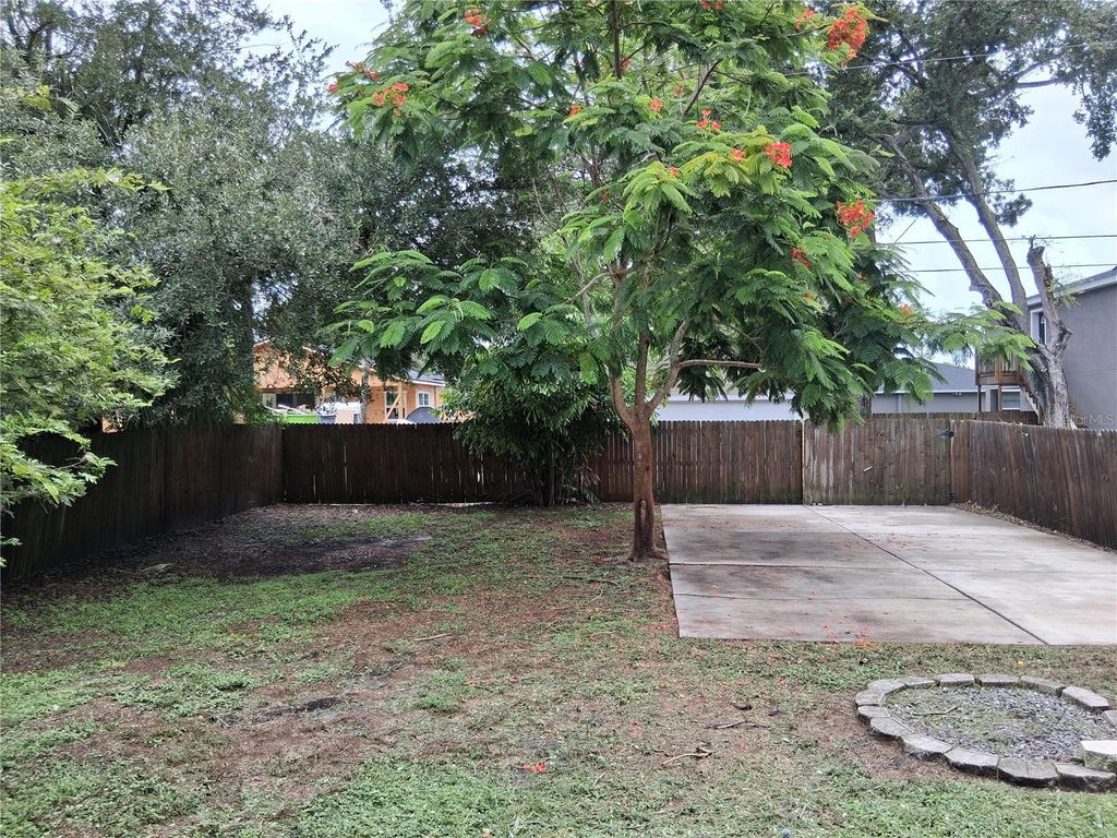 Image 3 of property listing at 2736 S 3RD AVENUE S, St Petersburg, FL 33701