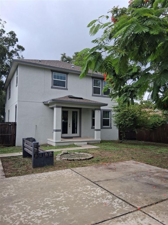 Image 4 of property listing at 2736 S 3RD AVENUE S, St Petersburg, FL 33701