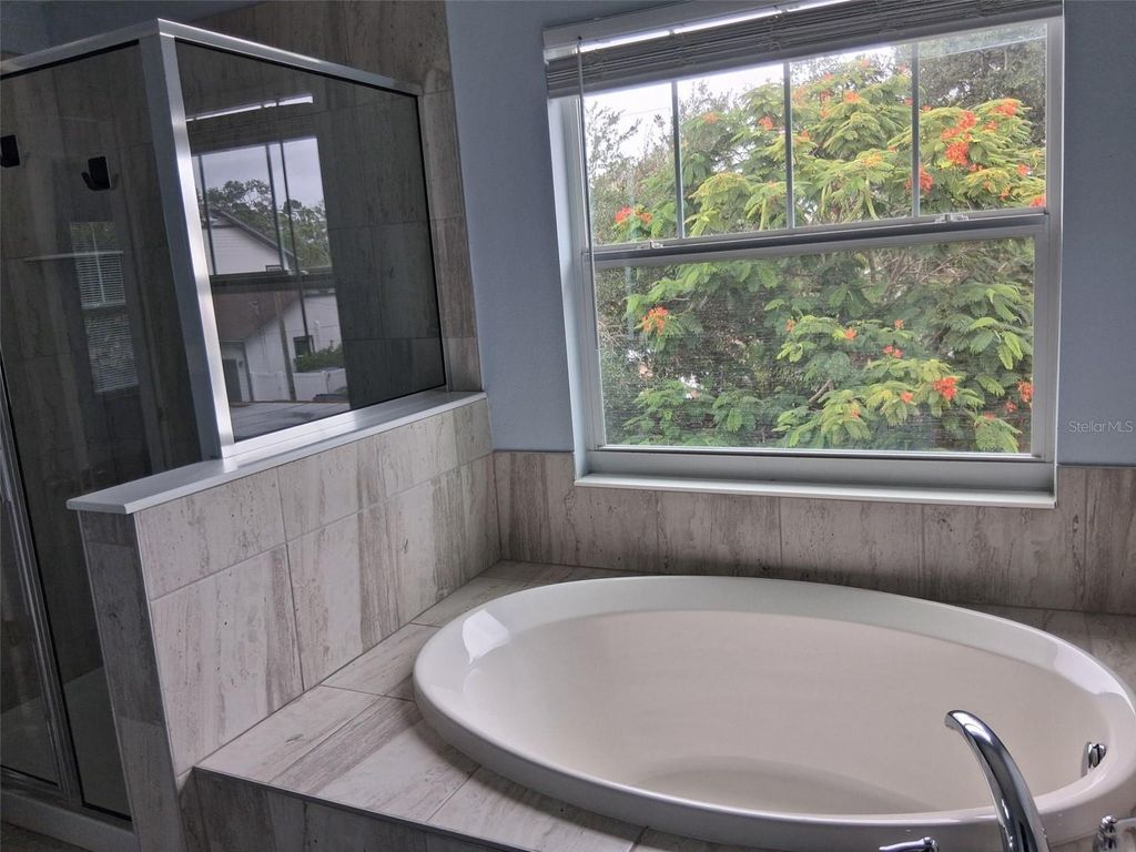 Image 5 of property listing at 2736 S 3RD AVENUE S, St Petersburg, FL 33701