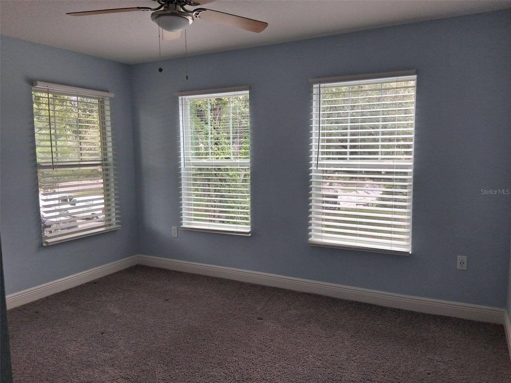Image 10 of property listing at 2736 S 3RD AVENUE S, St Petersburg, FL 33701