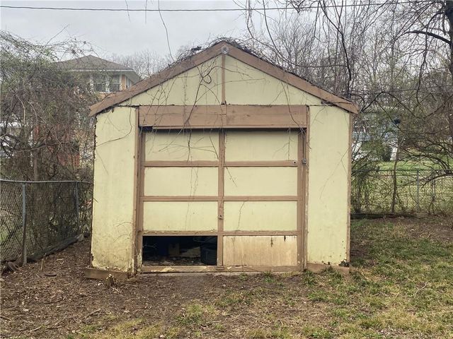 4210 Park Avenue, Kansas City, MO 64130