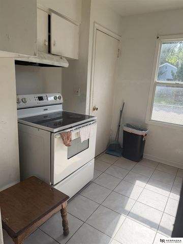 5302 N 39th Circle, Omaha, NE 68111