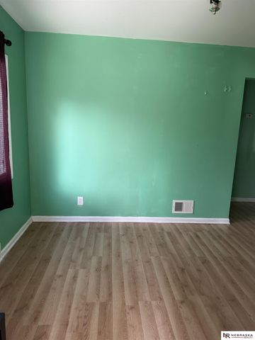 5302 N 39th Circle, Omaha, NE 68111