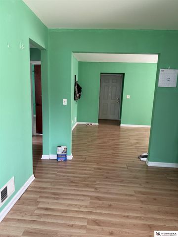 5302 N 39th Circle, Omaha, NE 68111