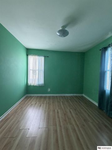 5302 N 39th Circle, Omaha, NE 68111