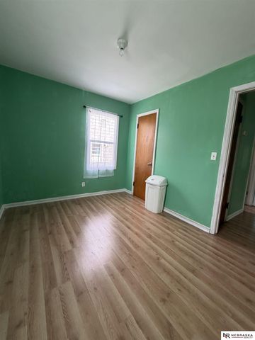 5302 N 39th Circle, Omaha, NE 68111