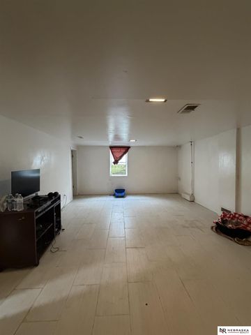 5302 N 39th Circle, Omaha, NE 68111