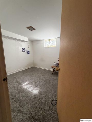 5302 N 39th Circle, Omaha, NE 68111