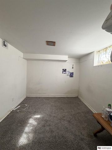 5302 N 39th Circle, Omaha, NE 68111