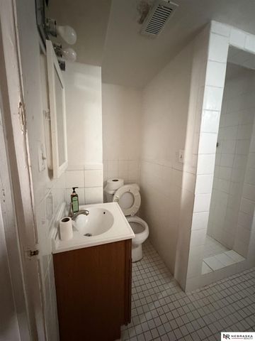 5302 N 39th Circle, Omaha, NE 68111