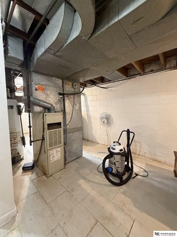 5302 N 39th Circle, Omaha, NE 68111