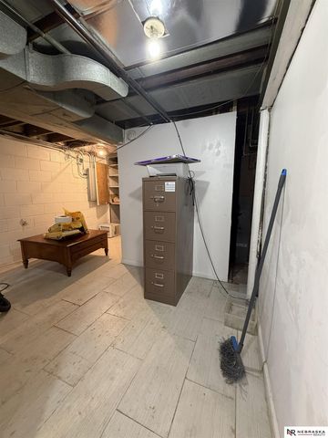 5302 N 39th Circle, Omaha, NE 68111