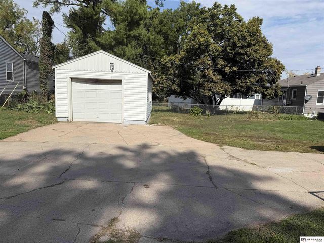 5302 N 39th Circle, Omaha, NE 68111