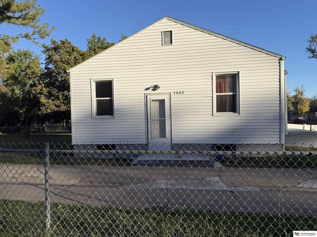 5302 N 39th Circle, Omaha, NE 68111