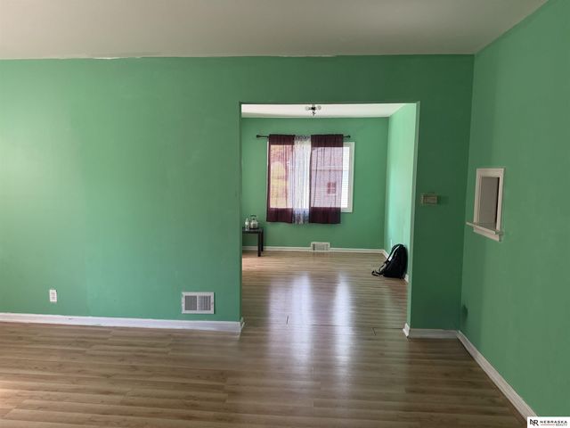 5302 N 39th Circle, Omaha, NE 68111