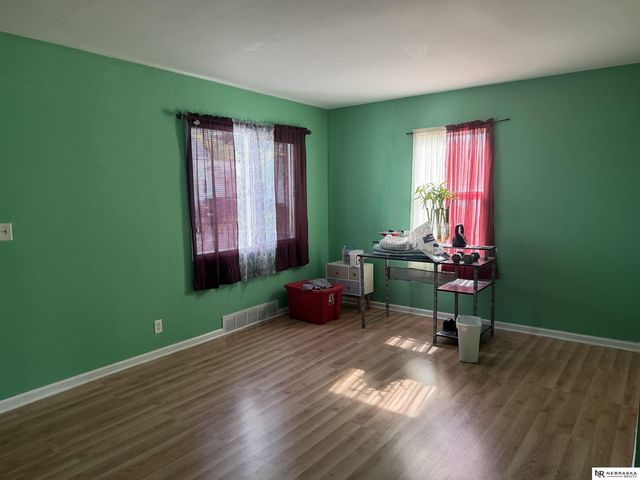 5302 N 39th Circle, Omaha, NE 68111