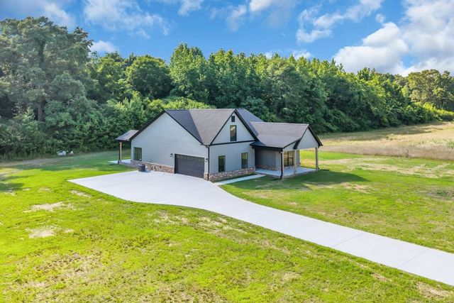 2728 Bains Rd, Hillsboro, TN 37342