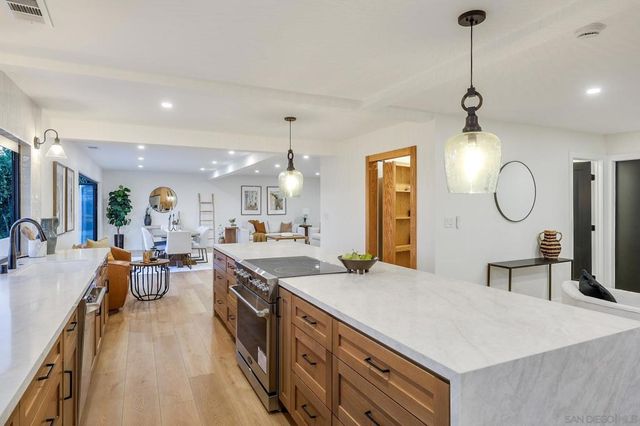 5777 Desert View Dr 358-381-14-00, La Jolla, CA 92037