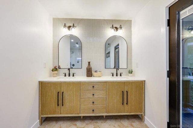 5777 Desert View Dr 358-381-14-00, La Jolla, CA 92037