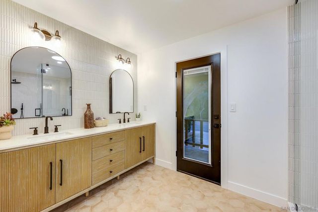 5777 Desert View Dr 358-381-14-00, La Jolla, CA 92037